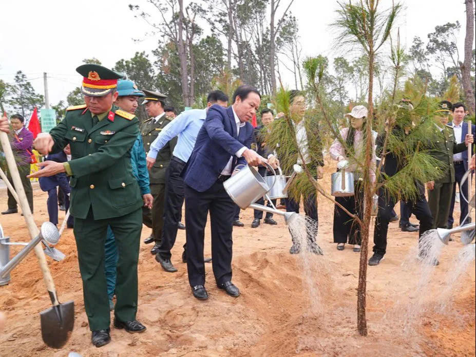 Bí thư Thành uỷ Hải Phòng dự lễ phát động Tết trồng cây tại phường Đồ Sơn 