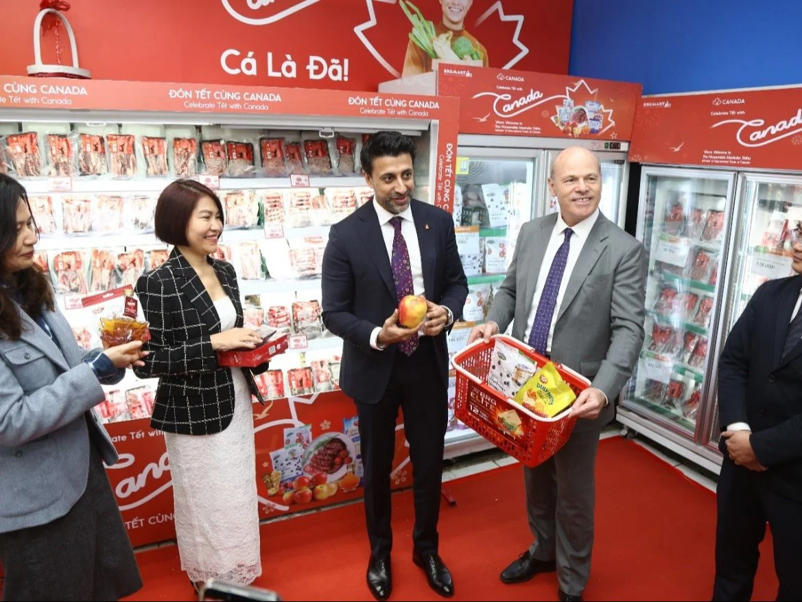  Bộ trưởng Bộ Thương mại Quốc tế Canada thăm siêu thị BRGMart Phạm Ngọc Thạch