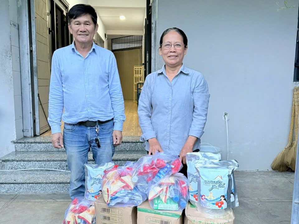 CCB quân tình nguyện: Ấm áp “tình đồng đội nghĩa đồng bào” trong bão lụt