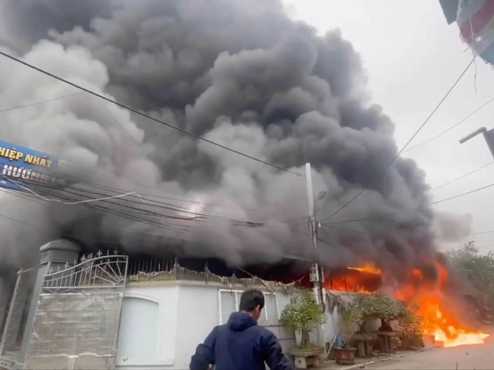 Cháy kho làm nến tại nhà tình thương ở Bắc Ninh