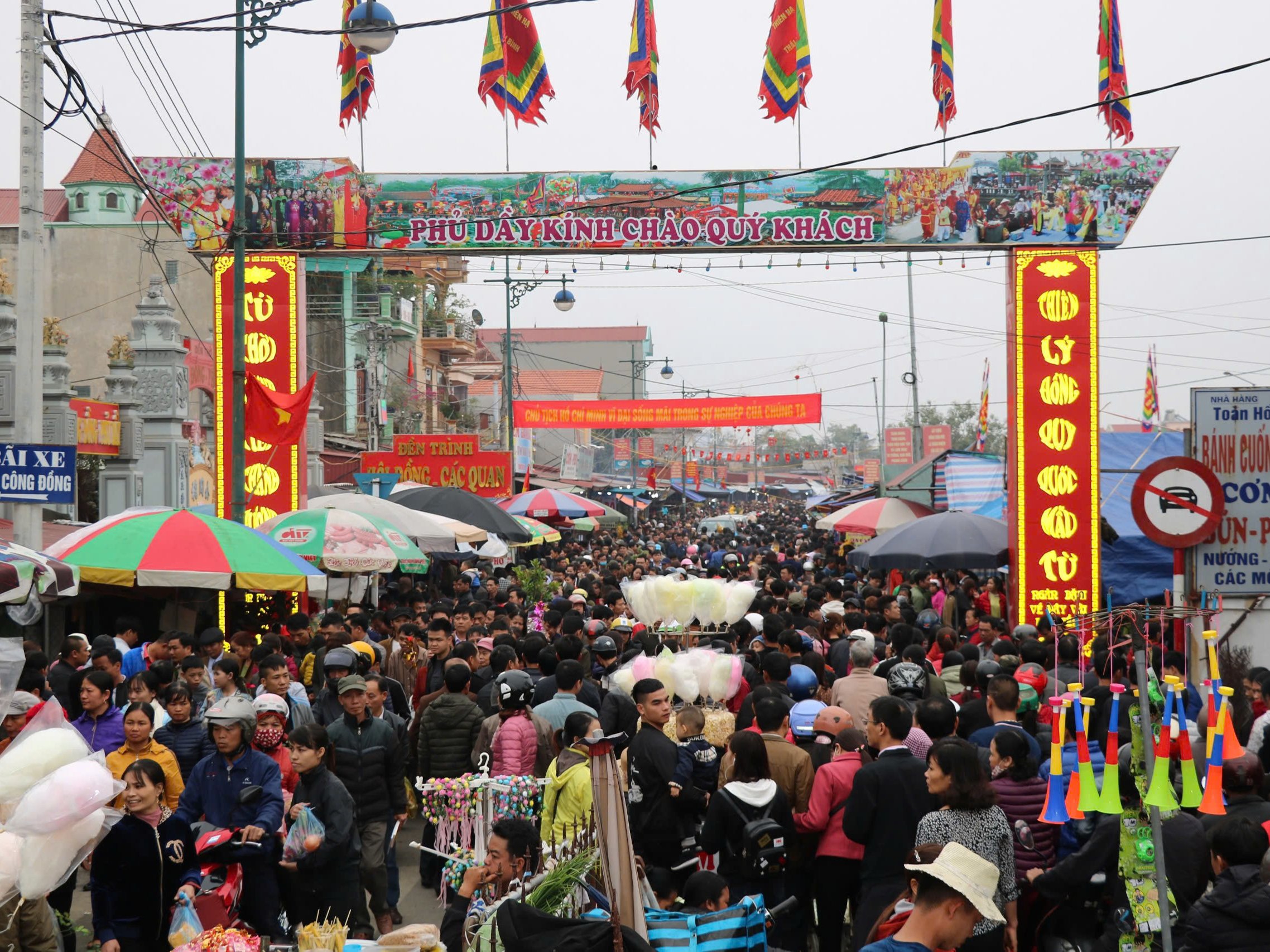 Chợ Viềng Xuân Vụ Bản – Phiên chợ cầu may độc nhất vô nhị