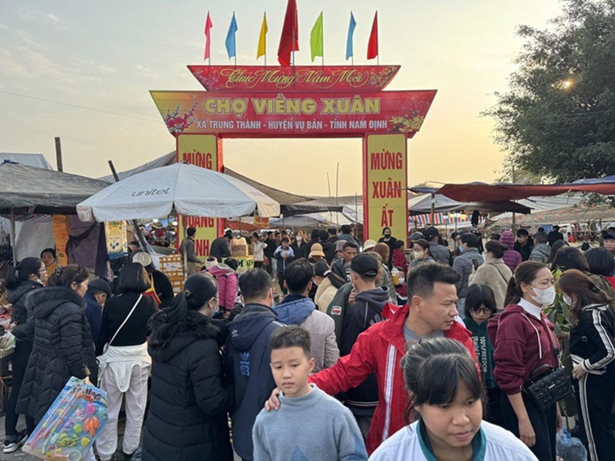 Chợ Viềng Xuân xã Hiển Khánh phiên chợ mang đậm nét đẹp văn hóa truyền thống độc đáo của miền quê Bắc bộ