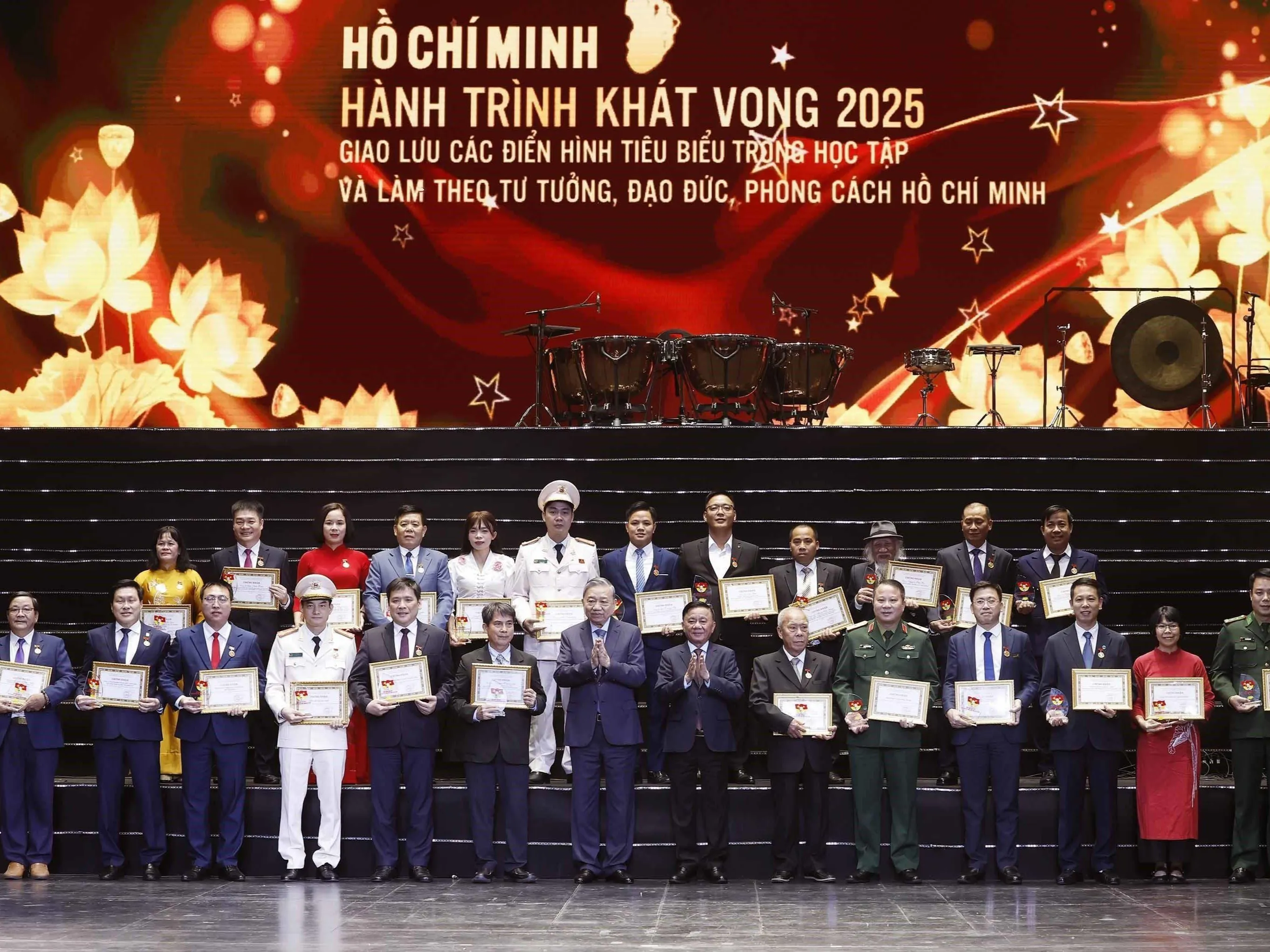 Chuyển biến từ học tập và làm theo sang thực hành tư tưởng, đạo đức, phong cách Hồ Chí Minh - Yêu cầu khách quan trong kỷ nguyên mới