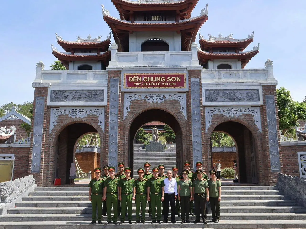Công an phường Kiến Hưng: Hành trình về nguồn dâng Bác và chuỗi hoạt động ý nghĩa vì cộng đồng