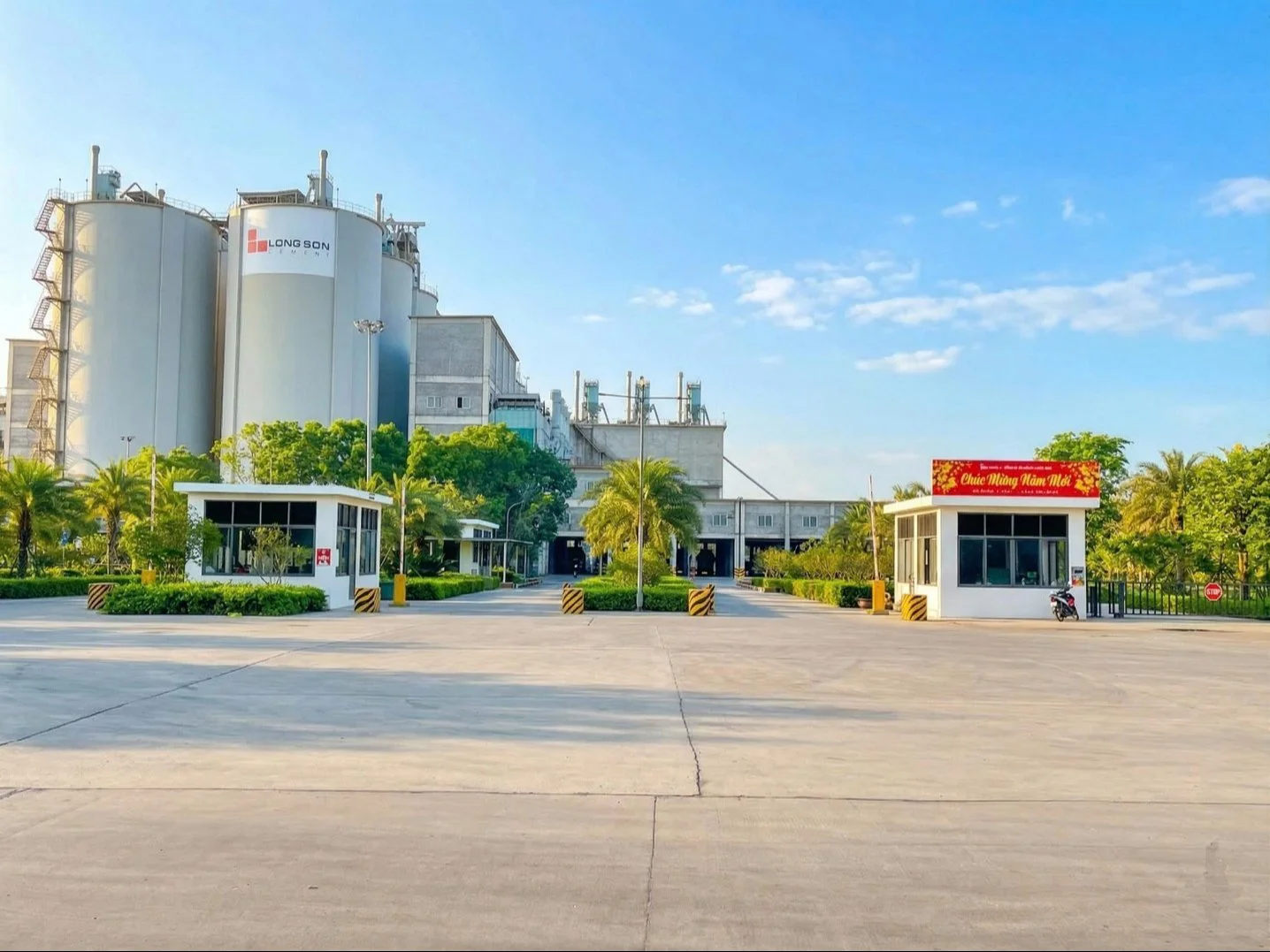 Công ty xi măng Long Sơn chào mừng ngày Giải phóng miền Nam 30/4 và Quốc tế lao động 1/5