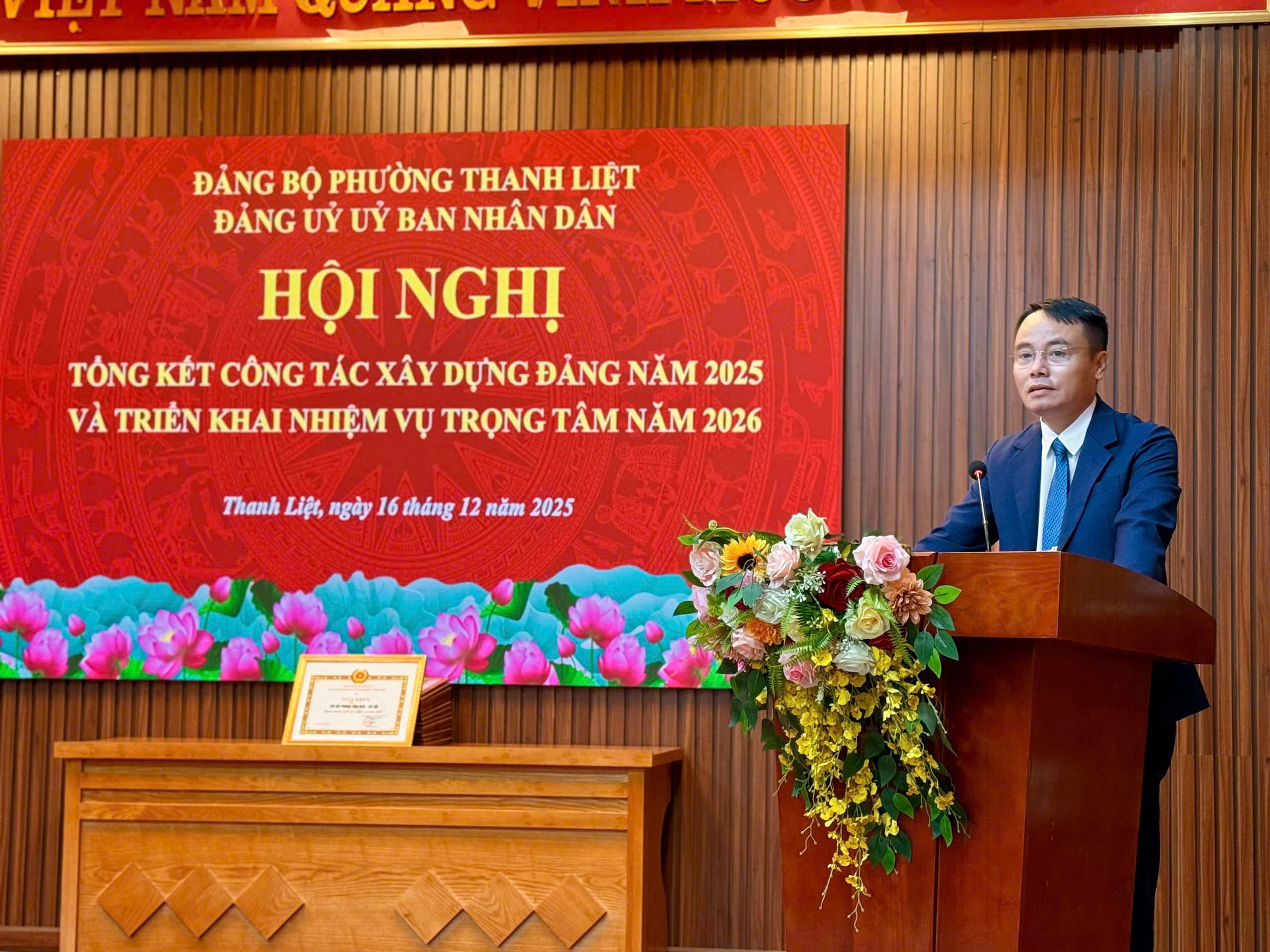 Đảng uỷ UBND phường Thanh Liệt: Khen thưởng 1 tập thể và  13 cá nhân hoàn thành xuất sắc nhiệm vụ trong công tác xây dựng Đảng năm 2025