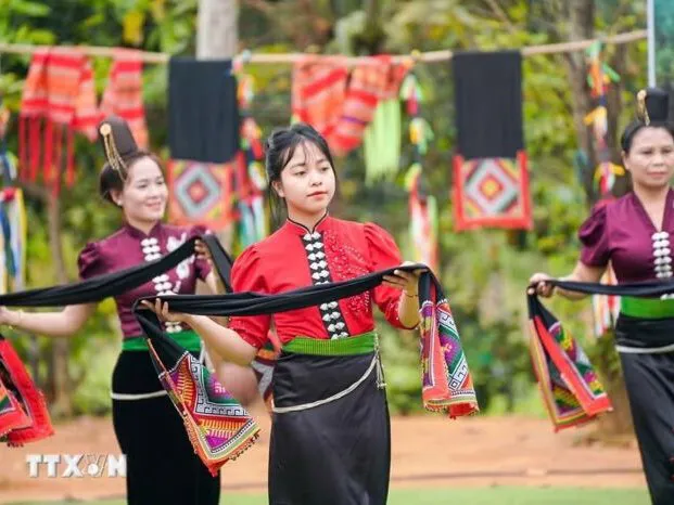 Đưa hệ giá trị quốc gia, văn hóa, gia đình thấm sâu vào đời sống xã hội