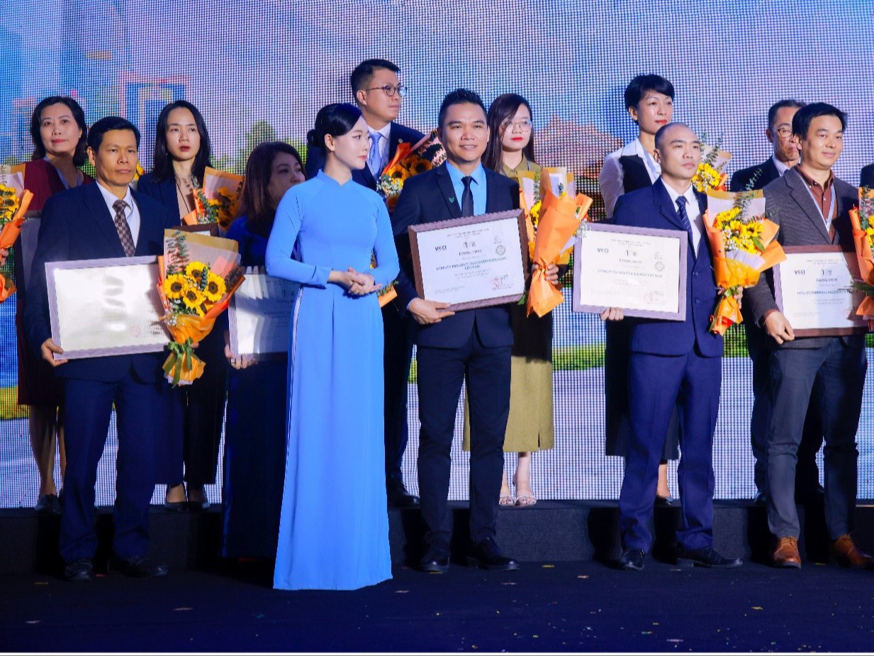 Herbalife Việt Nam được vinh danh Top 100 Doanh Nghiệp Bền Vững Việt Nam 2025