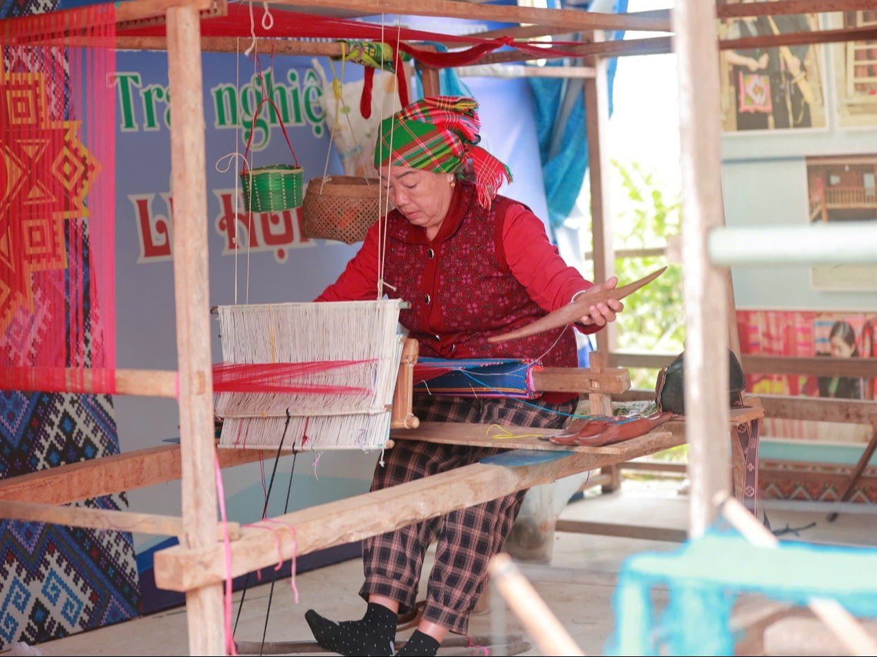 HTX Làng nghề thổ cẩm Hoàng Long xây dựng thương hiệu nghề dệt thổ cẩm truyền thống để vươn mình trên kỷ nguyên mới