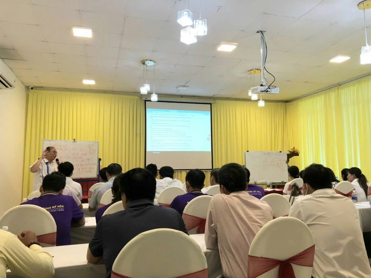Kỷ niệm 75 năm Ngân hàng Việt Nam - Hành trình niềm tin, khát vọng và một đời gắn bó