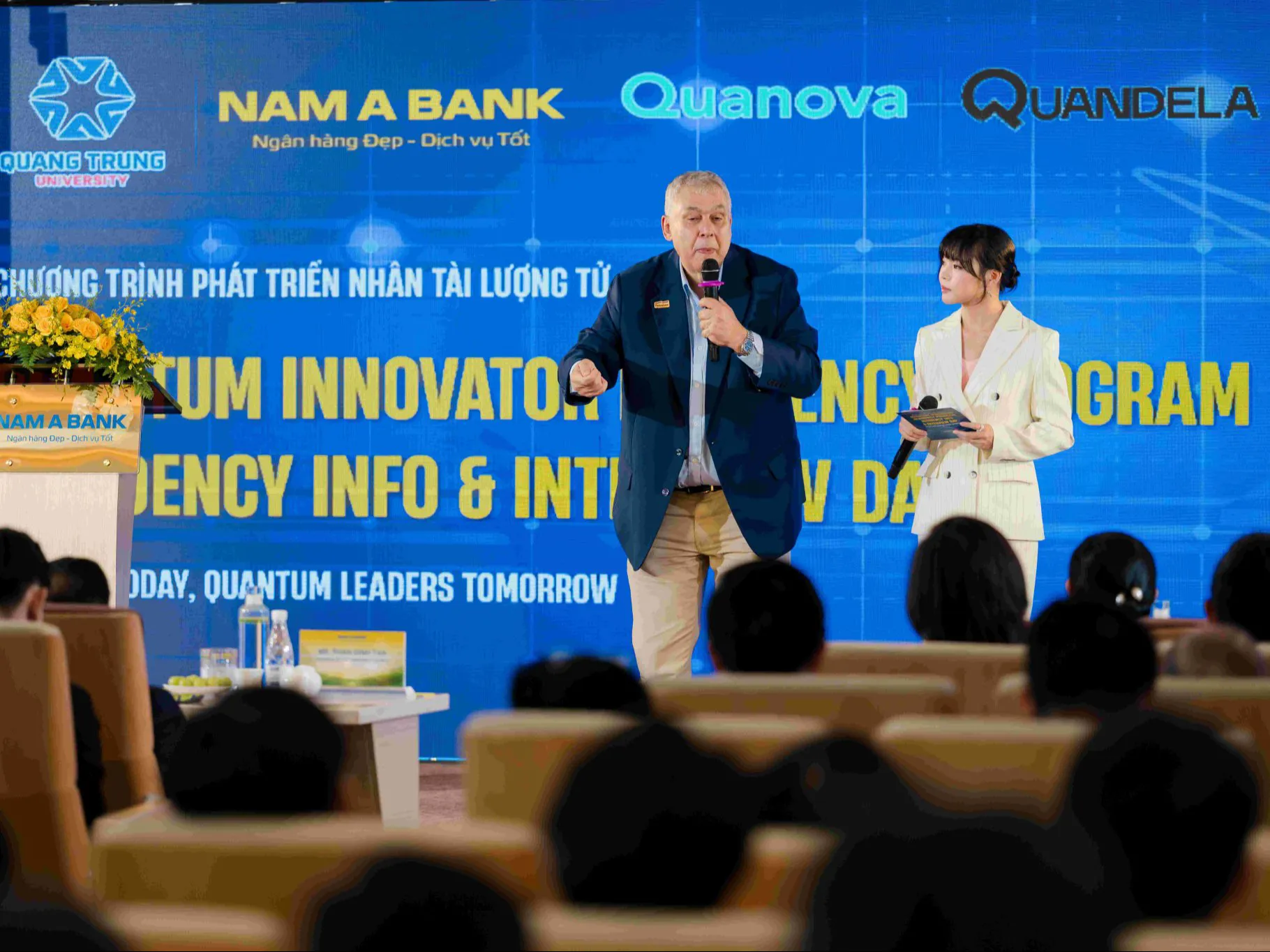 Nam A Bank tham gia phát triển nhân lực khoa học lượng tử