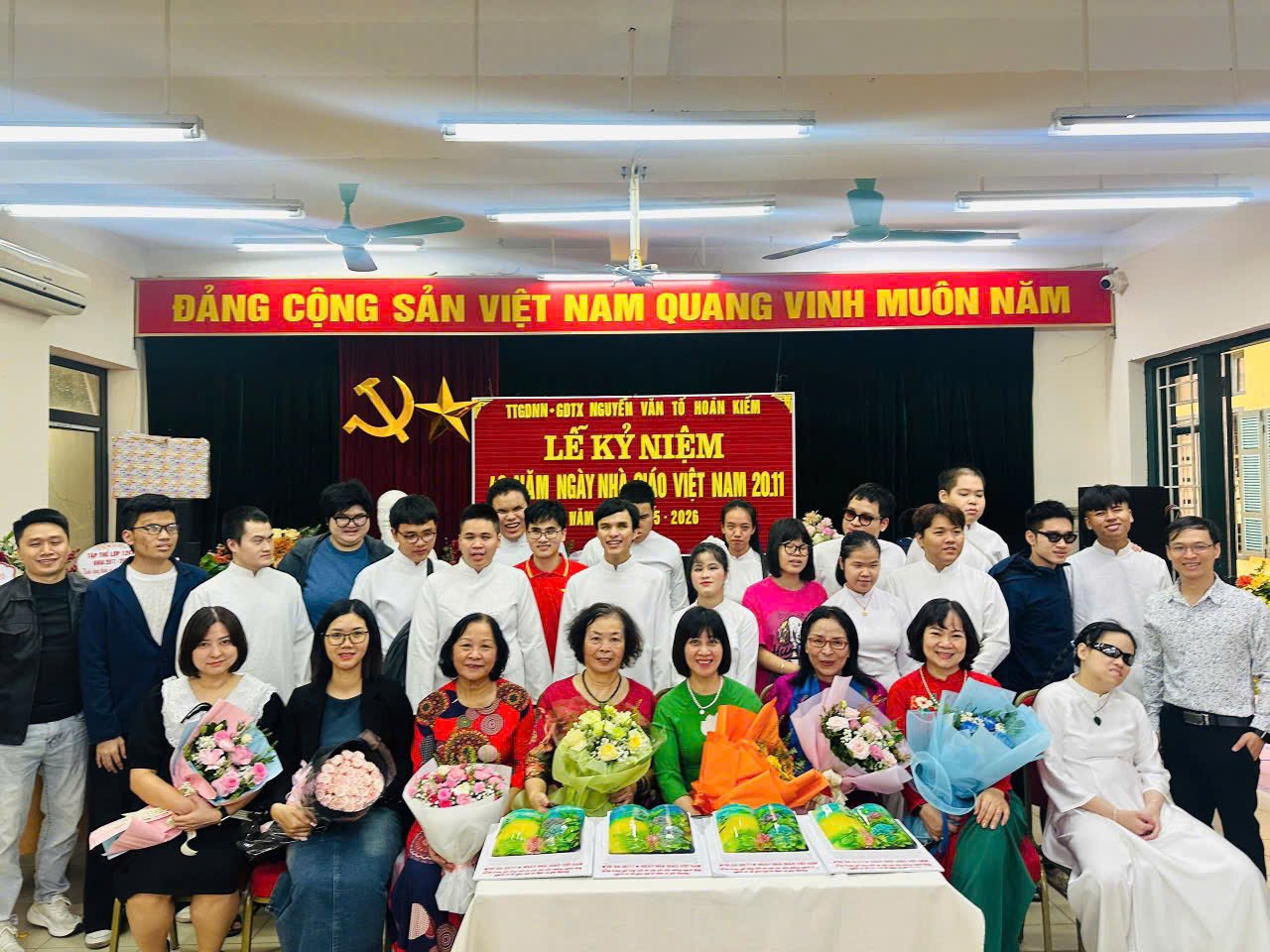 Ngôi trường được xây nên từ nhiều chữ thương