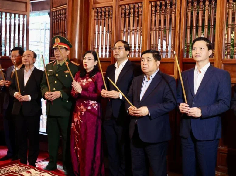 Phó Thủ tướng Nguyễn Chí Dũng dự khai mạc Lễ hội "Vạn Xuân khai Quốc"