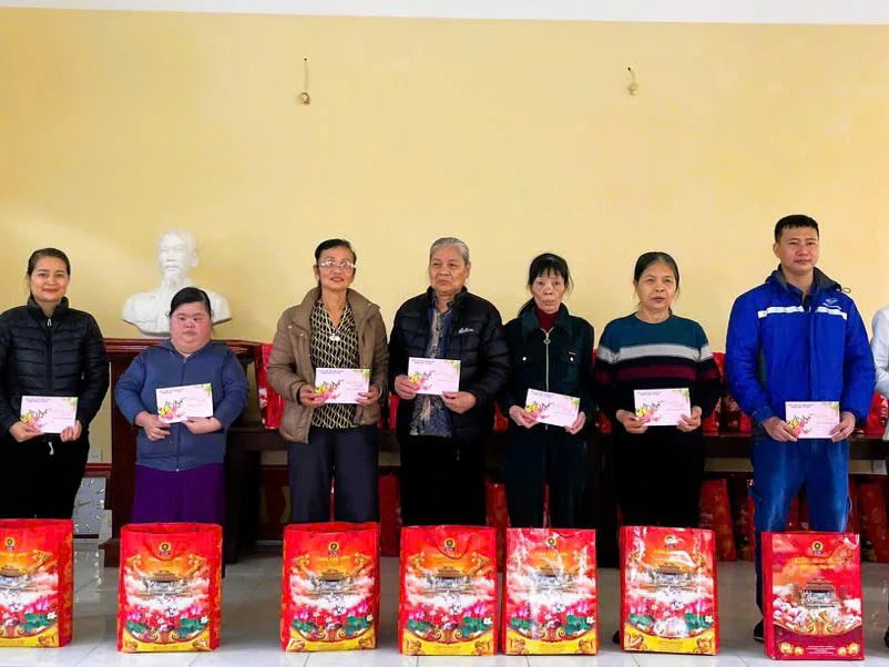 Phường An Dương trao tặng hàng nghìn suất quà cho các gia đình chính sách và người có hoàn cảnh khó khăn dịp Tết Nguyên đán