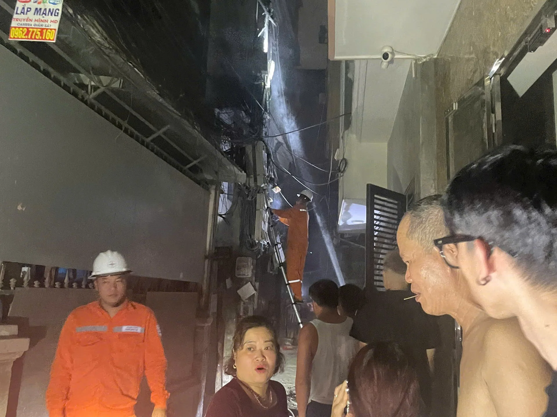 Phường Từ Liêm: Cháy cột điện và cảnh báo từ áp lực hạ tầng do vi phạm trật tự xây dựng