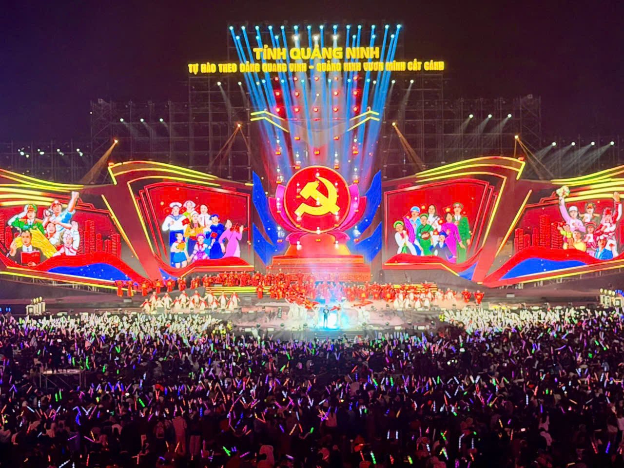Quảng Ninh: Hòa ca hùng tráng chào mừng thành công Đại hội XIV của Đảng “Tự hào theo Đảng quang vinh - Quảng Ninh vươn mình cất cánh”