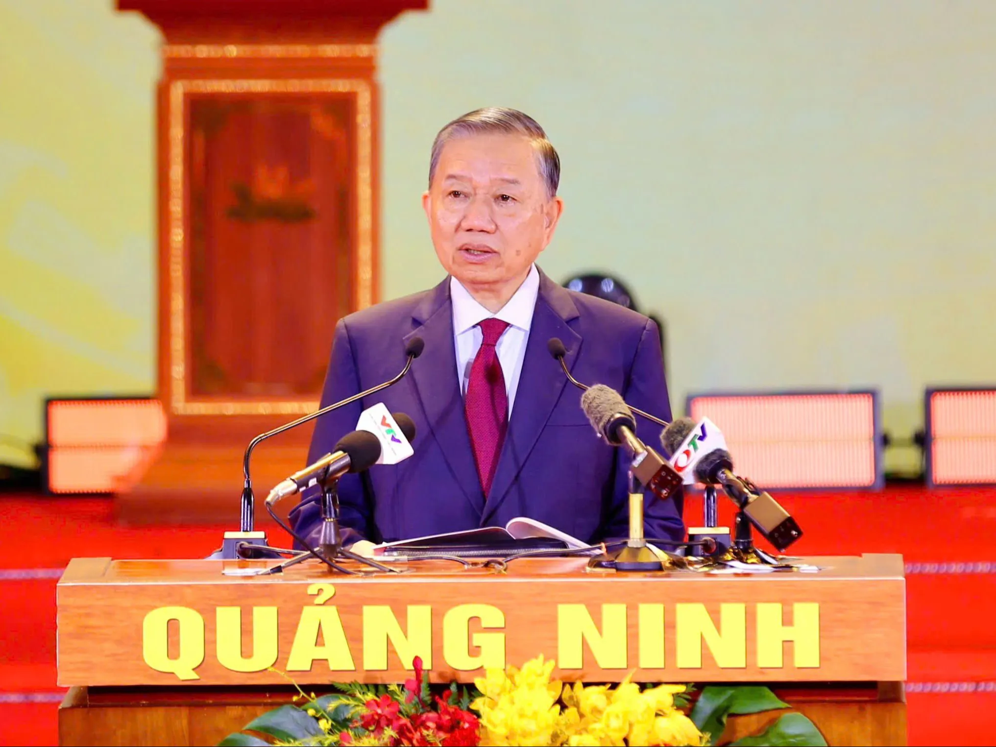 Quảng Ninh: Tổng Bí thư, Chủ tịch nước Tô Lâm trao Nghị quyết của Quốc hội về việc thành lập thành phố Quảng Ninh