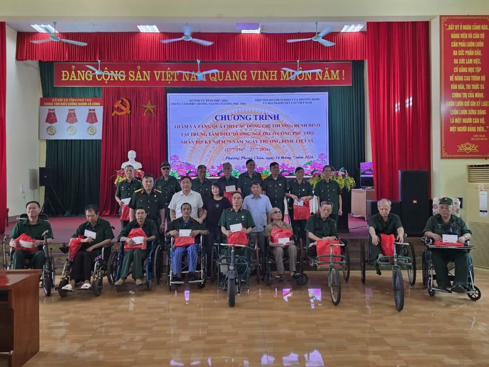 Thăm hỏi TT Điều dưỡng người có công tỉnh Phú Thọ nhân Kỷ niệm 79 năm Ngày Thương binh - Liệt Sỹ 27/7