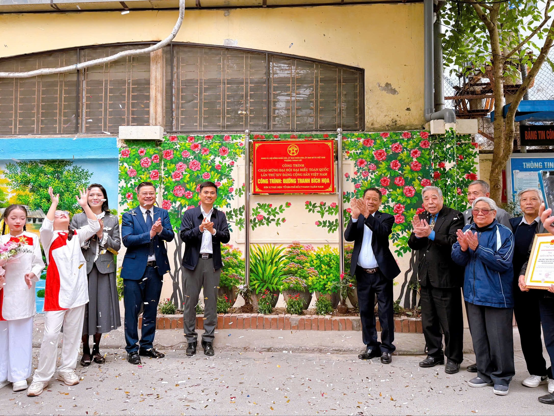 Thanh Liệt gắn biển công trình “Tranh tường bích họa” chào mừng Đại hội XIV của Đảng