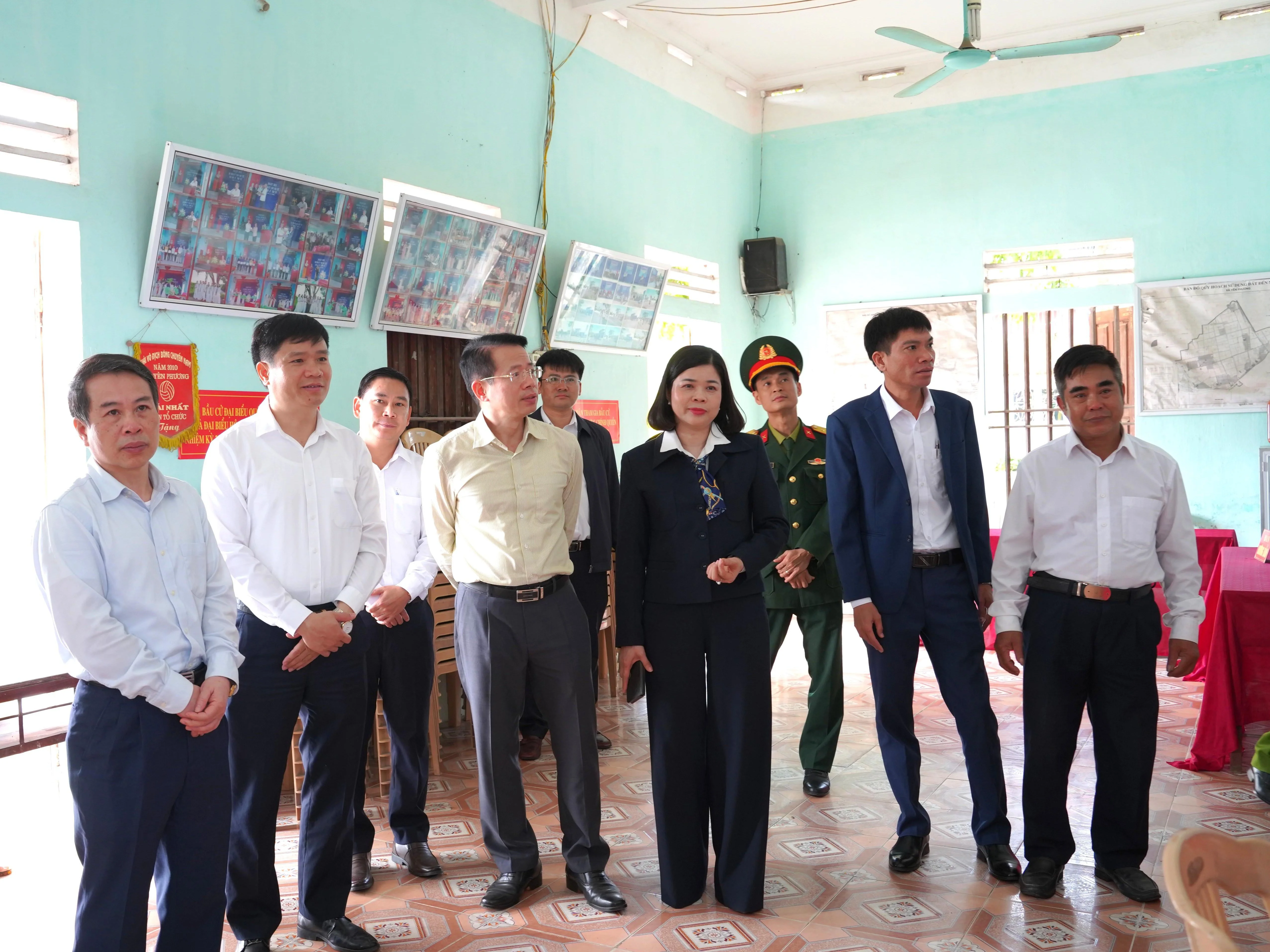 Thường trực HĐND tỉnh Ninh Bình kiểm tra công tác chuẩn bị bầu cử tại xã Phong Doanh