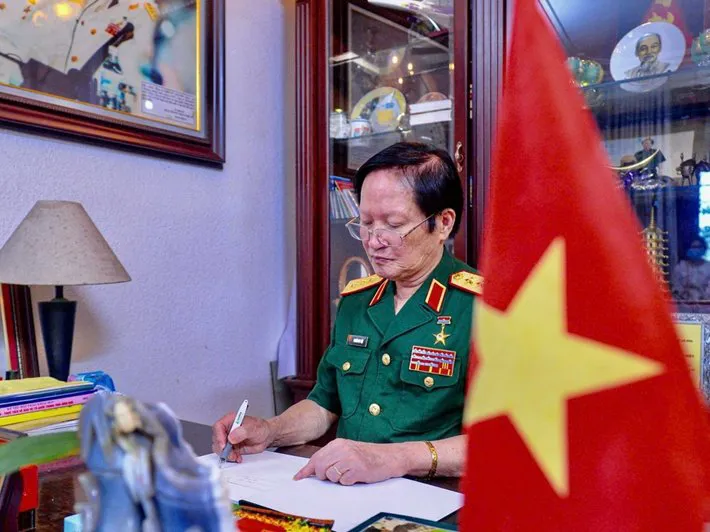 Thượng tướng Nguyễn Huy Hiệu: Từ chiến trường đến hành trình trao truyền tri thức