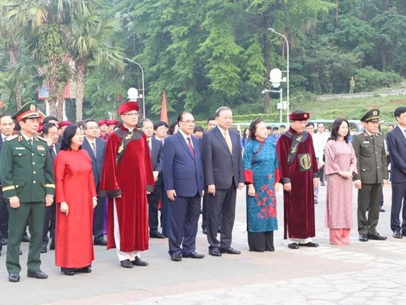 Tổng Bí thư, Chủ tịch nước Tô Lâm dâng hương tưởng niệm các vua Hùng