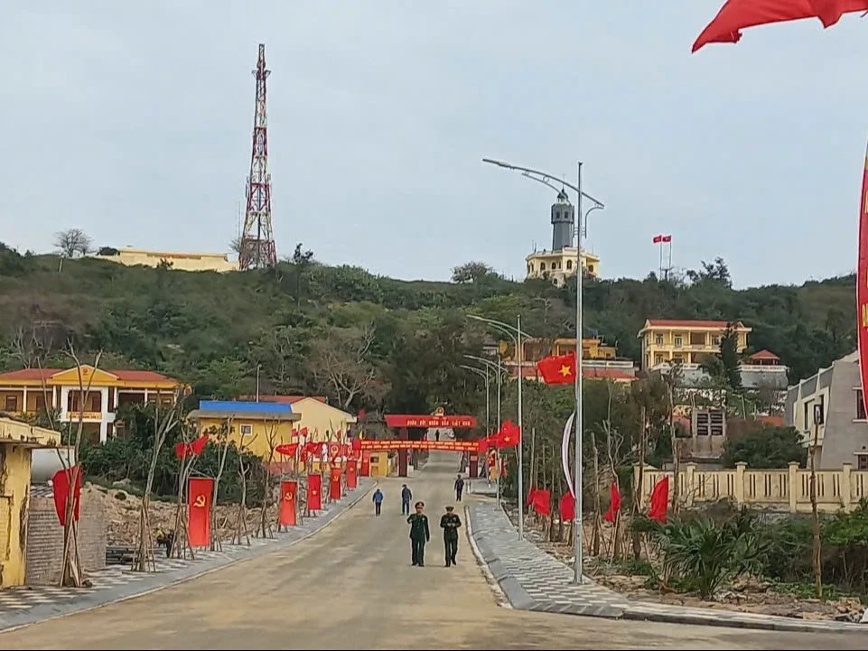 Cử tri đặc khu Bạch Long Vỹ phấn khởi trong ngày bầu cử