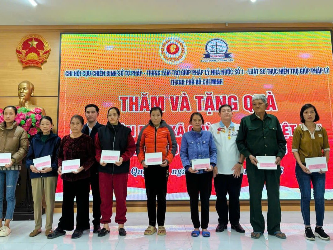 Sở Tư pháp TP.Hồ Chí Minh: Thăm và trao quà Tết Bính Ngọ tại tỉnh Hà Tĩnh, Nghệ An