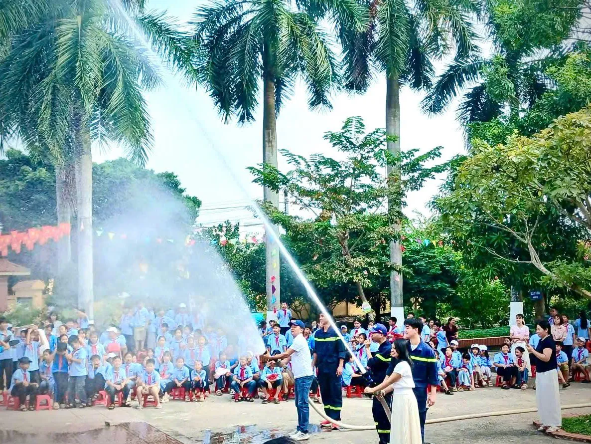 Trường Tiểu học A Nghĩa Hưng: Giáo dục kỹ năng an toàn giao thông, phòng cháy chữa cháy cho học sinh