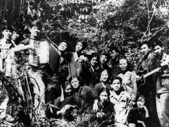 Tuổi 20 đẹp mãi cùng mùa xuân: Đêm liên hoan trước giờ trở lại chiến trường