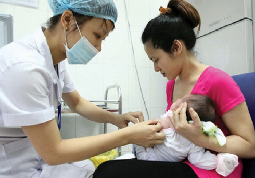 Hà Nội: Ngày mai đăng ký tiêm vaccine Pentaxim trực tuyến đợt 7
