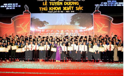Hà Nội tuyên dương 100 Thủ khoa xuất sắc năm 2016