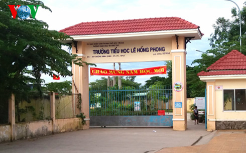 Học sinh không biết đọc cũng được lên lớp