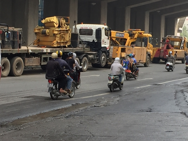 Bị phạt hơn 20 triệu vì đỗ xe bịt kín đường Nguyễn Trãi