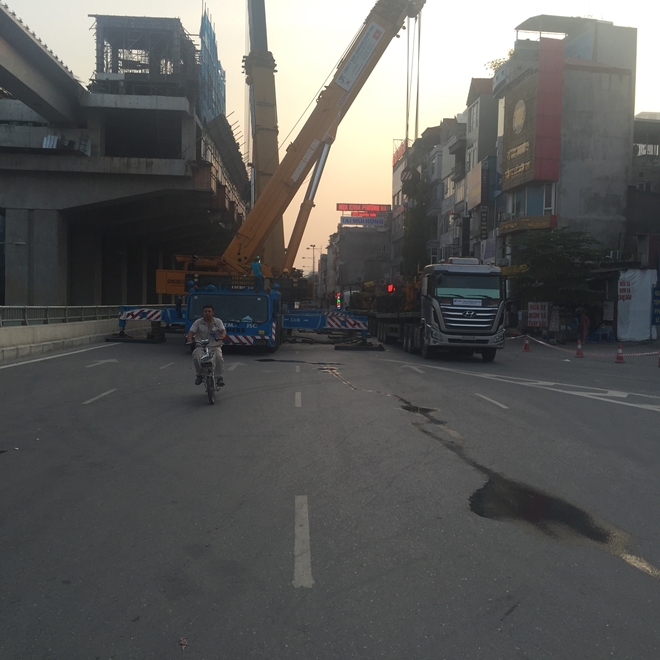 Bị phạt hơn 20 triệu vì đỗ xe bịt kín đường Nguyễn Trãi