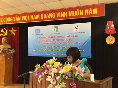 Triển lãm “Đối thoại trong bóng tối và Tạo điều kiện tiếp cận cho người mù”
