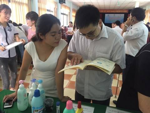 Triển lãm “Đối thoại trong bóng tối và Tạo điều kiện tiếp cận cho người mù”