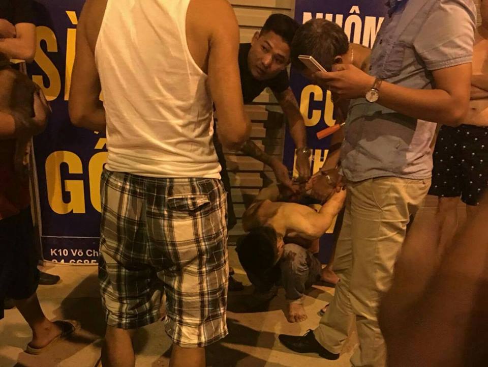 Nam thanh niên đâm thủng cổ tài xế cướp taxi trong đêm