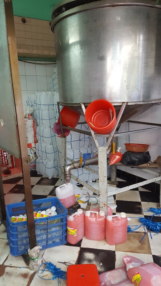 Kinh hoàng công nghệ sản xuất tương ớt 'ba không', nguyên liệu Trung Quốc