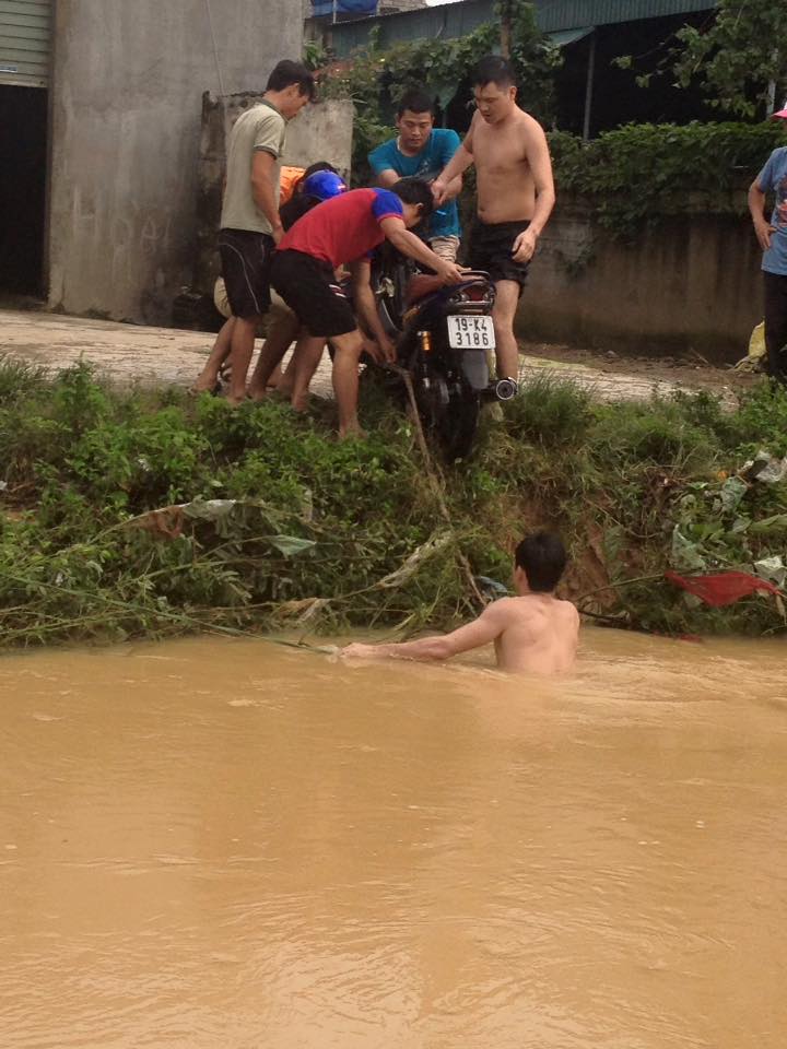 Mưa lũ ở Miền Trung: Nghệ An ngập sâu trong biển nước