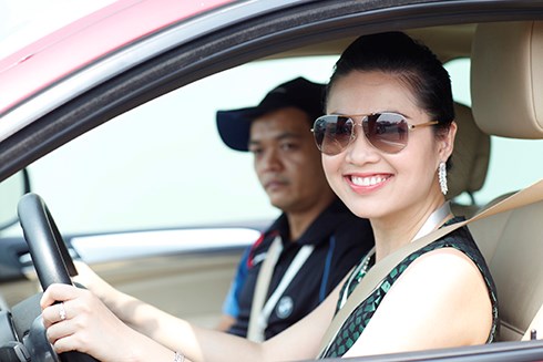 Tại sao phụ nữ khi lái xe dễ nổi cáu hơn đàn ông?