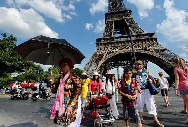 Pháp tăng cường biện pháp an ninh bảo vệ du khách châu Á
