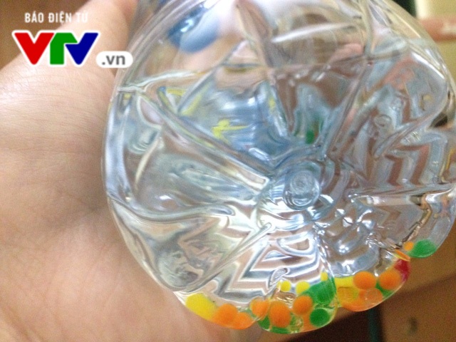 Hạt nhựa nở xuất hiện trở lại tại cổng trường tiểu học