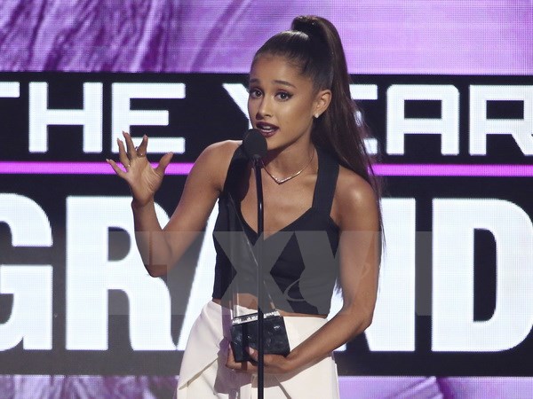 Nữ ca sĩ Ariana Grande giành giải nghệ sĩ của năm tại AMA 2016