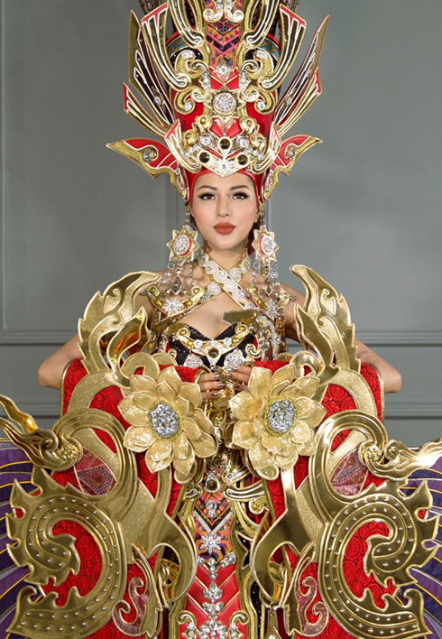 Hoa hậu Siêu quốc gia 2016: Trang phục dân tộc của Việt Nam tại sao gây tranh cãi?