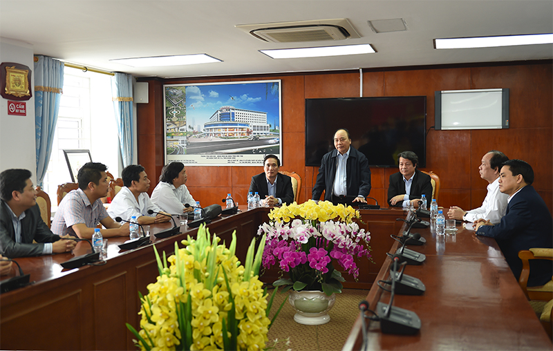 Thủ tướng thăm Bệnh viện Đa khoa tỉnh Phú Thọ
