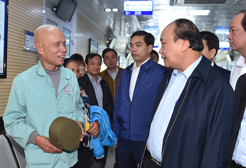 Thủ tướng thăm Bệnh viện Đa khoa tỉnh Phú Thọ