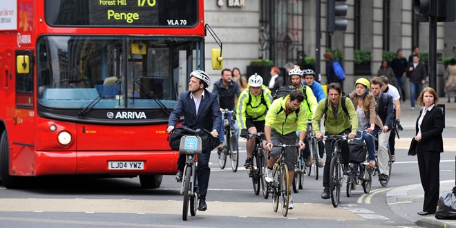Anh chi hàng trăm triệu bảng khuyến khích người dân đi xe đạp