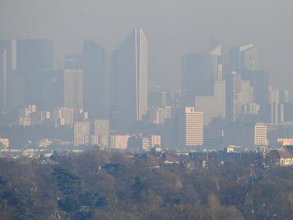 Pháp: Paris bị ô nhiễm không khí tồi tệ nhất trong vòng 10 năm