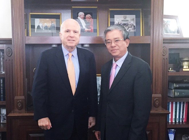 Đại sứ Việt Nam gặp Chủ tịch Ủy ban Quân vụ Thượng viện Hoa Kỳ